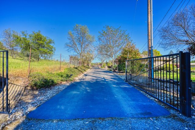 4841 Val Verde Rd, Loomis, CA 95650