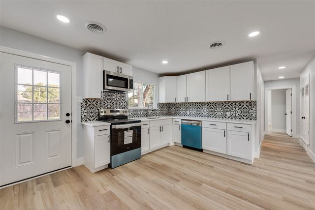 5017 Sabelle Lane, Haltom City, TX 76117