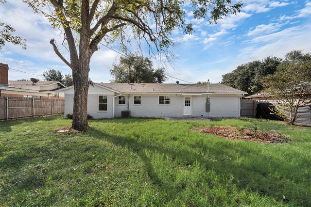 5017 Sabelle Lane, Haltom City, TX 76117