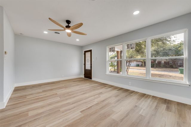 5017 Sabelle Lane, Haltom City, TX 76117