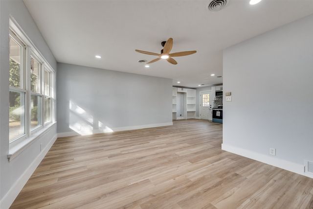 5017 Sabelle Lane, Haltom City, TX 76117