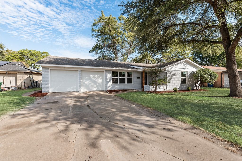 5017 Sabelle Lane, Haltom City, TX 76117