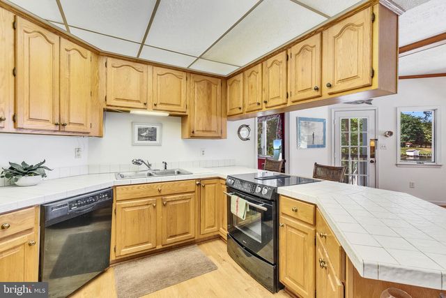 621 HARBOR DR, Reedville, VA 22539