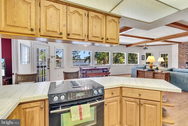 621 HARBOR DR, Reedville, VA 22539