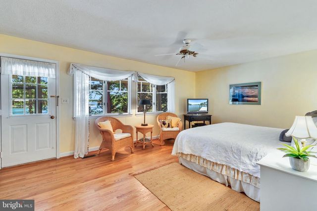 621 HARBOR DR, Reedville, VA 22539