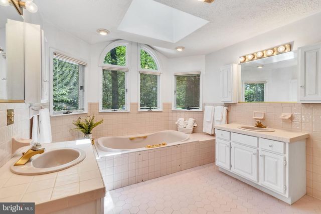 621 HARBOR DR, Reedville, VA 22539