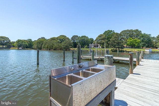 621 HARBOR DR, Reedville, VA 22539