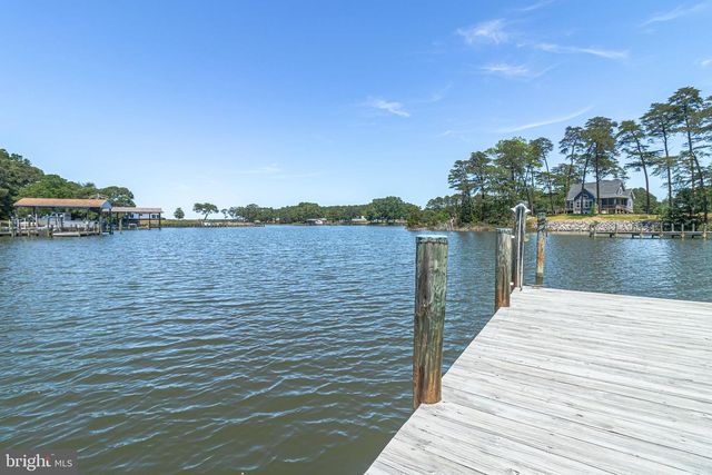621 HARBOR DR, Reedville, VA 22539