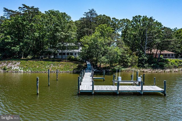 621 HARBOR DR, Reedville, VA 22539