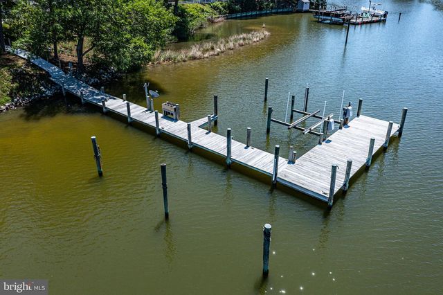 621 HARBOR DR, Reedville, VA 22539