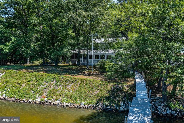 621 HARBOR DR, Reedville, VA 22539