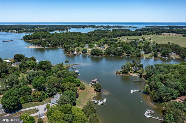 621 HARBOR DR, Reedville, VA 22539
