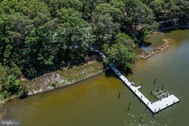 621 HARBOR DR, Reedville, VA 22539