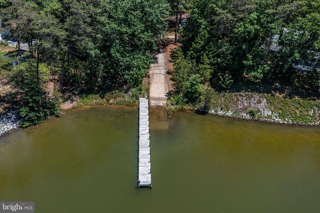 621 HARBOR DR, Reedville, VA 22539