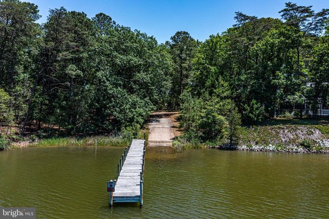 621 HARBOR DR, Reedville, VA 22539