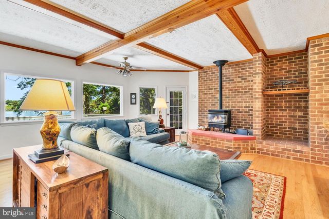 621 HARBOR DR, Reedville, VA 22539
