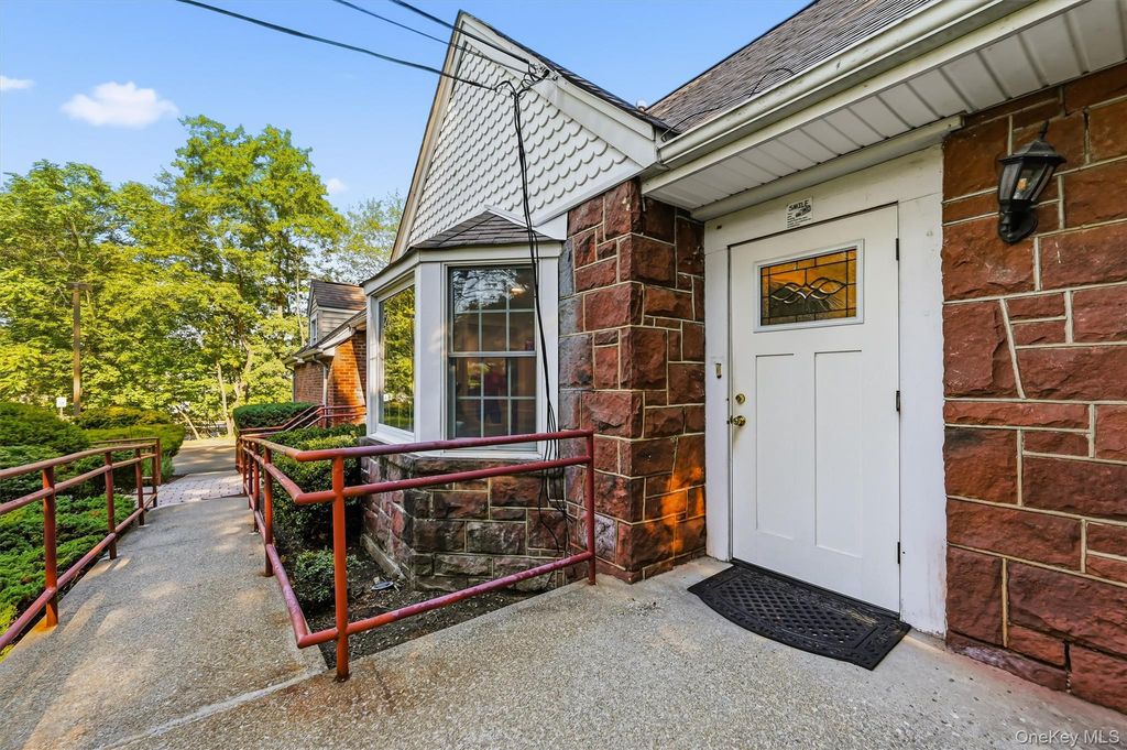 18 Laurel Road, New City, NY 10956 — photo 4