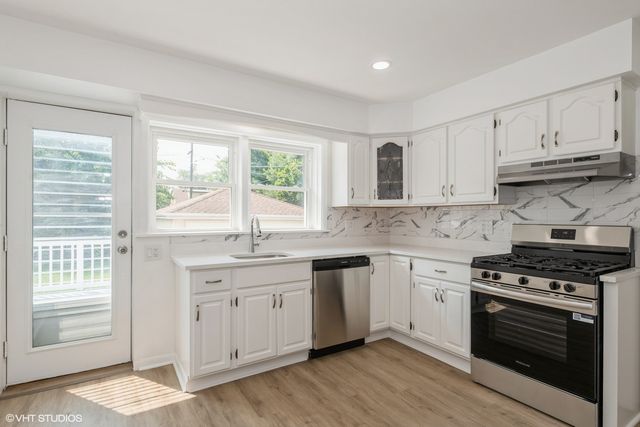 1864 Buckingham Avenue, Westchester, IL 60154