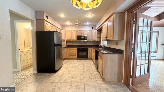 4325 MAJESTIC LN, Fairfax, VA 22033