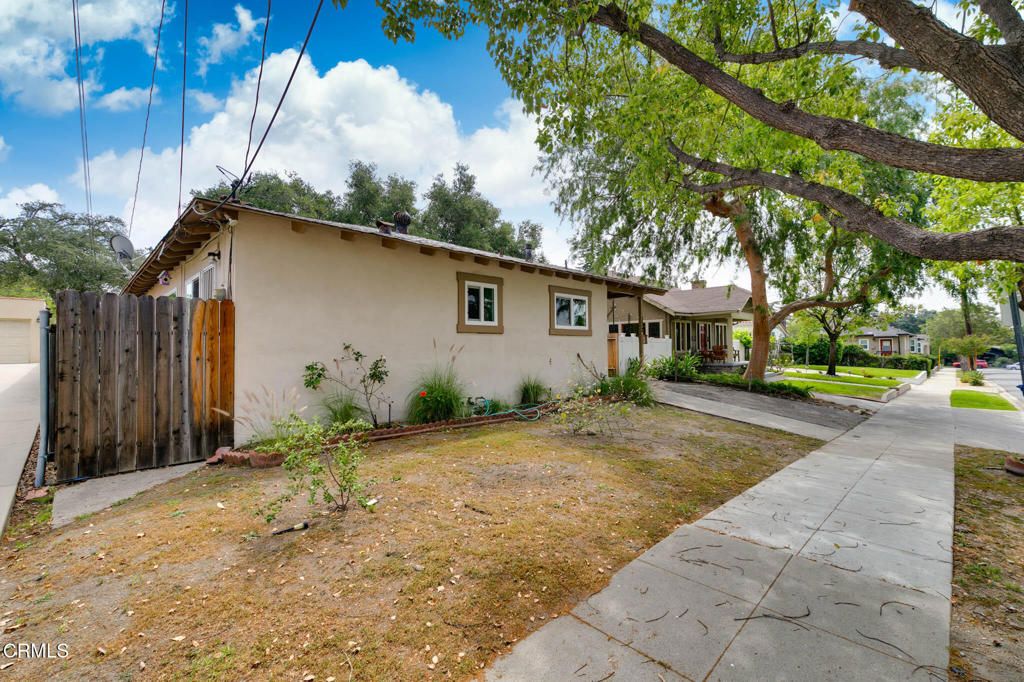 Image 40 of property listing at 132 Poinsettia Avenue, Monrovia, CA 91016