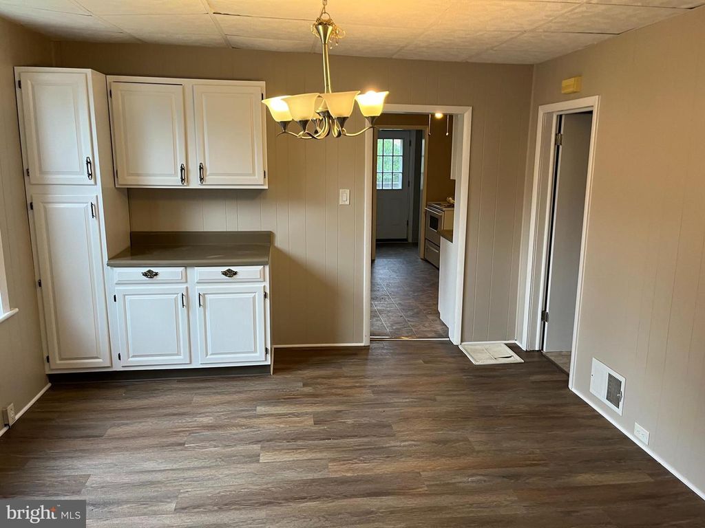 109 W HIGH ST, Hancock, MD 21750