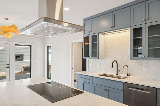 1615 Stanford Avenue, Saint Paul, MN 55105