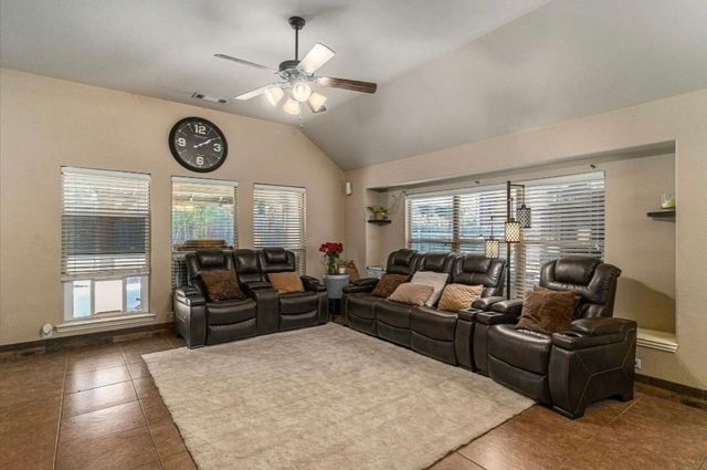 532 Darlington Trail, Fort Worth, TX 76131
