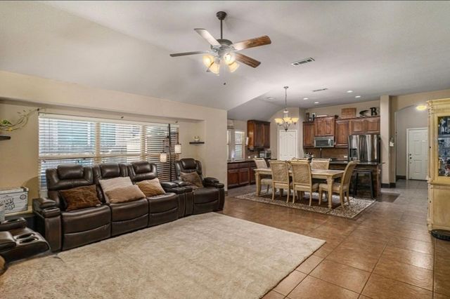 532 Darlington Trail, Fort Worth, TX 76131