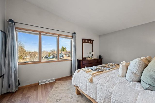 1130 Green Tree ROAD, West Bend, WI 53090