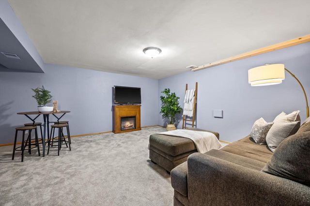 1130 Green Tree ROAD, West Bend, WI 53090