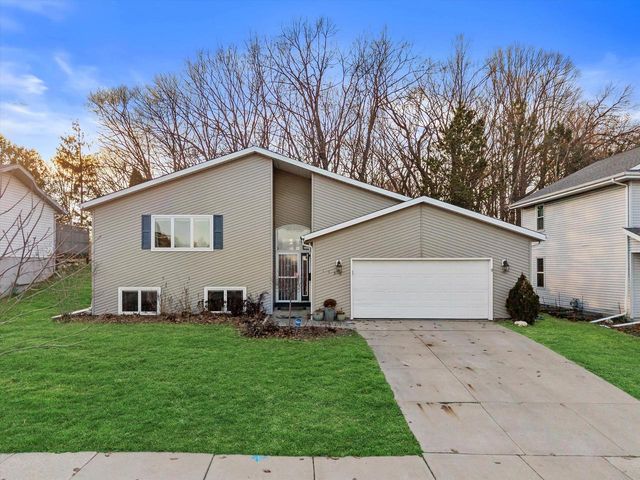 1130 Green Tree ROAD, West Bend, WI 53090