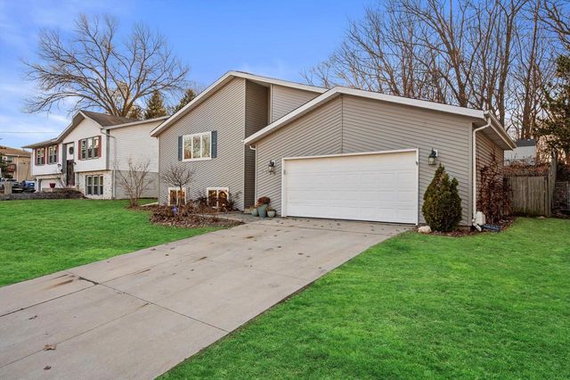 1130 Green Tree ROAD, West Bend, WI 53090