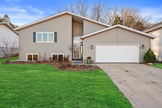 1130 Green Tree ROAD, West Bend, WI 53090