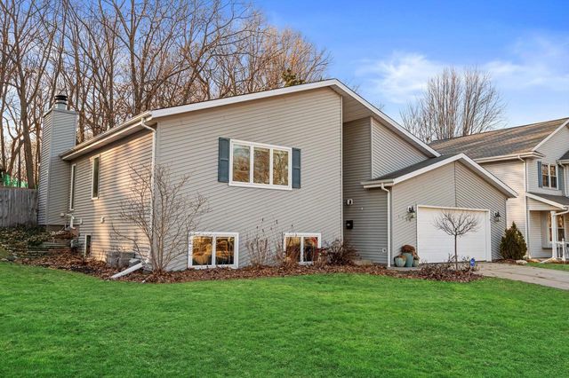 1130 Green Tree ROAD, West Bend, WI 53090
