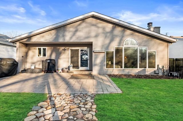 1130 Green Tree ROAD, West Bend, WI 53090