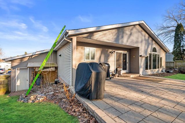 1130 Green Tree ROAD, West Bend, WI 53090