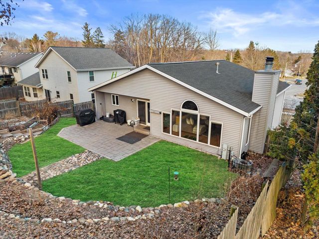 1130 Green Tree ROAD, West Bend, WI 53090