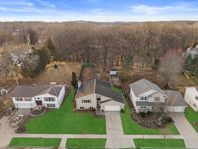 1130 Green Tree ROAD, West Bend, WI 53090