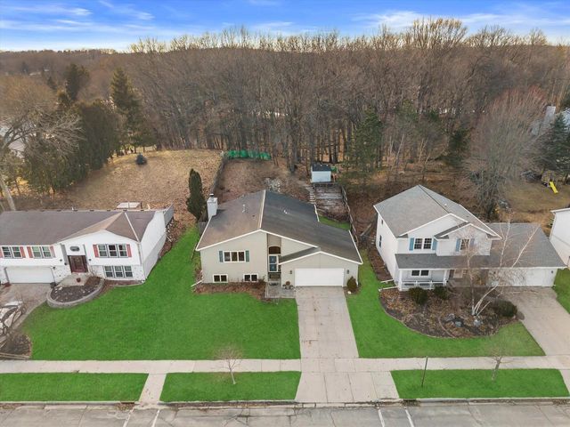 1130 Green Tree ROAD, West Bend, WI 53090