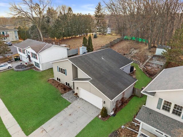 1130 Green Tree ROAD, West Bend, WI 53090