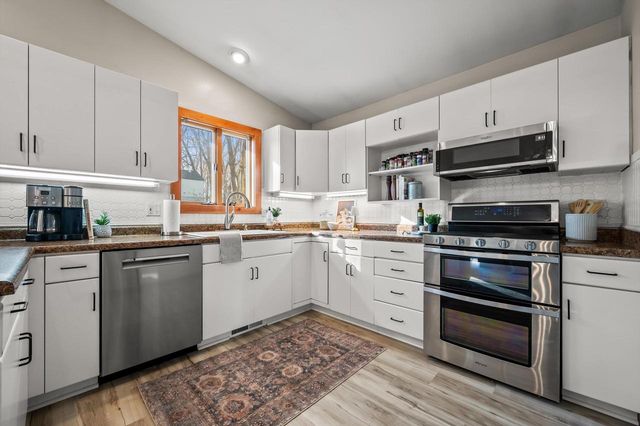 1130 Green Tree ROAD, West Bend, WI 53090