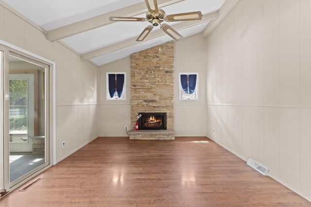 13885 W Crawford DRIVE, New Berlin, WI 53151