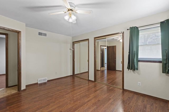 13885 W Crawford DRIVE, New Berlin, WI 53151
