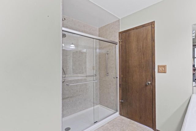 13885 W Crawford DRIVE, New Berlin, WI 53151
