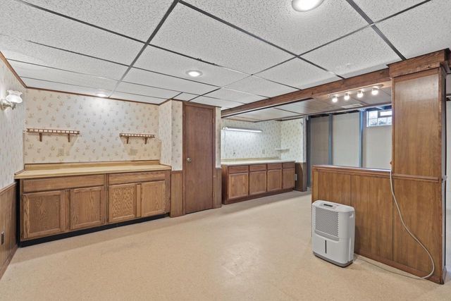 13885 W Crawford DRIVE, New Berlin, WI 53151