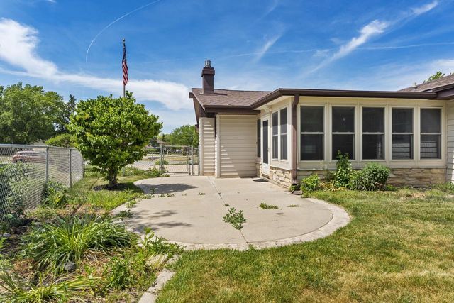 13885 W Crawford DRIVE, New Berlin, WI 53151
