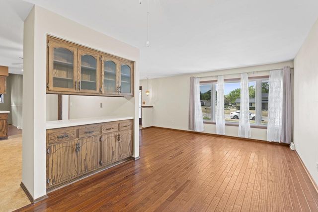 13885 W Crawford DRIVE, New Berlin, WI 53151