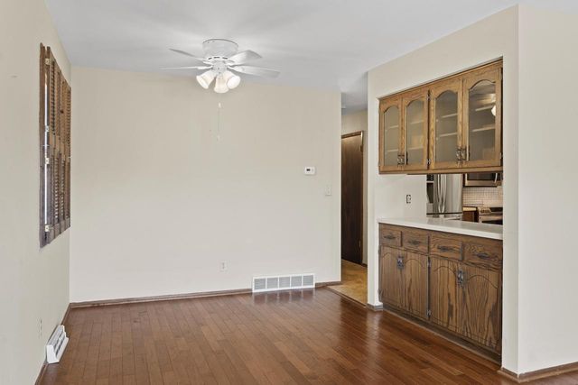 13885 W Crawford DRIVE, New Berlin, WI 53151