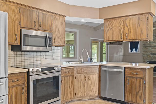 13885 W Crawford DRIVE, New Berlin, WI 53151