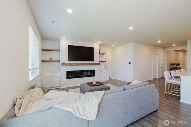 940 Panoramic Loop, Bremerton, WA 98312